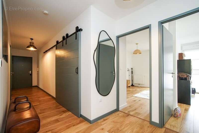 Tours - quartier coty - t4 traversant de 106m2 - vue parc - 2 parkings - photo 10