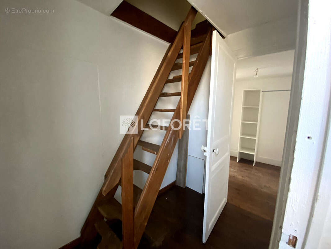 Immeuble 165 m² à Saint-Martin-d'Estréaux 2 lots avec locataire, 85 000 - photo 9