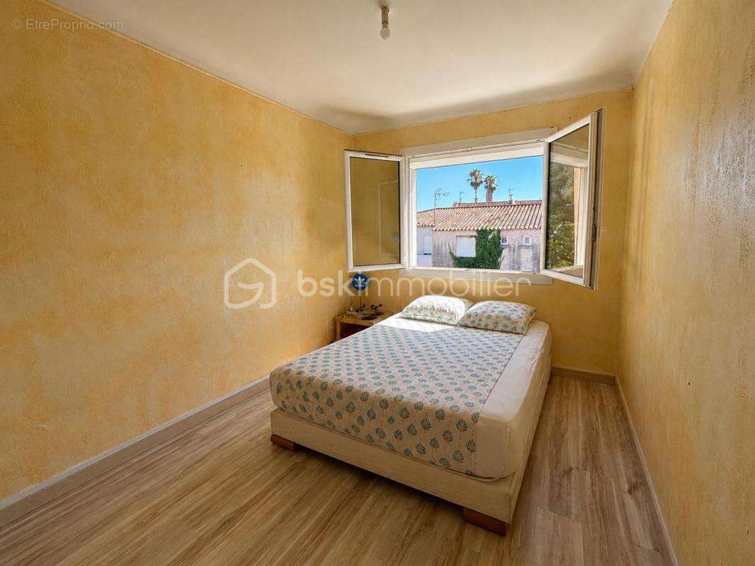 VIAS – Maison 3 faces avec extérieur, stationnement et 3 chambres, à 2 km de la plage ! - photo 11