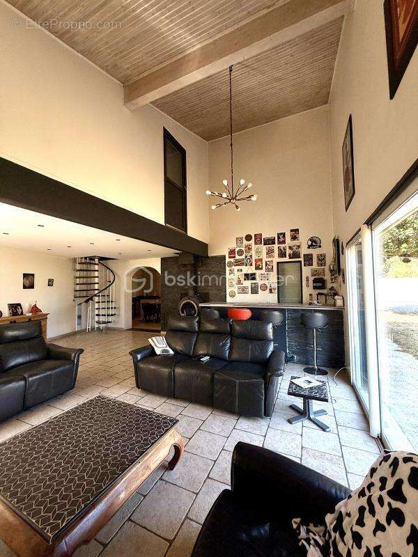 Maison de caractère rénovée – 178 m² – Espace parental – Piscine – Terrain de 1 214 m² - photo 23