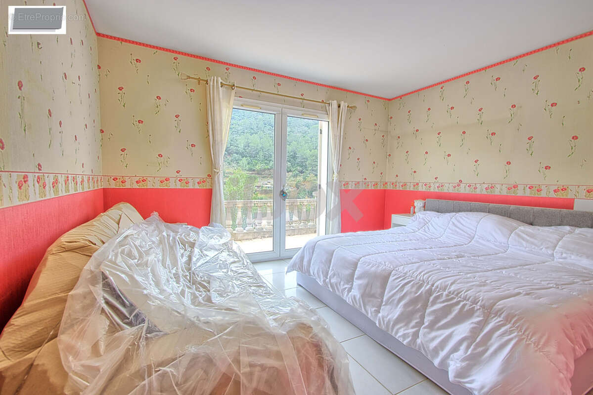 Maison à SOLLIES-TOUCAS