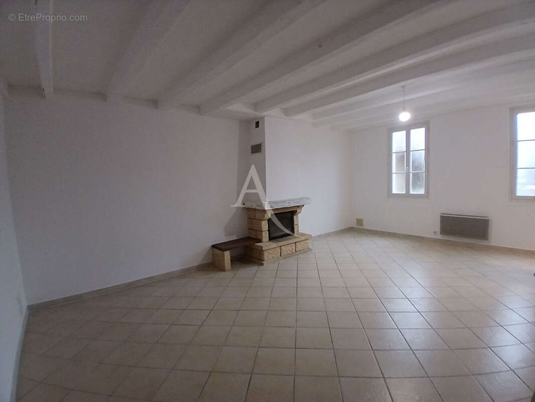 Maison à SAINT-GEORGES-DES-COTEAUX