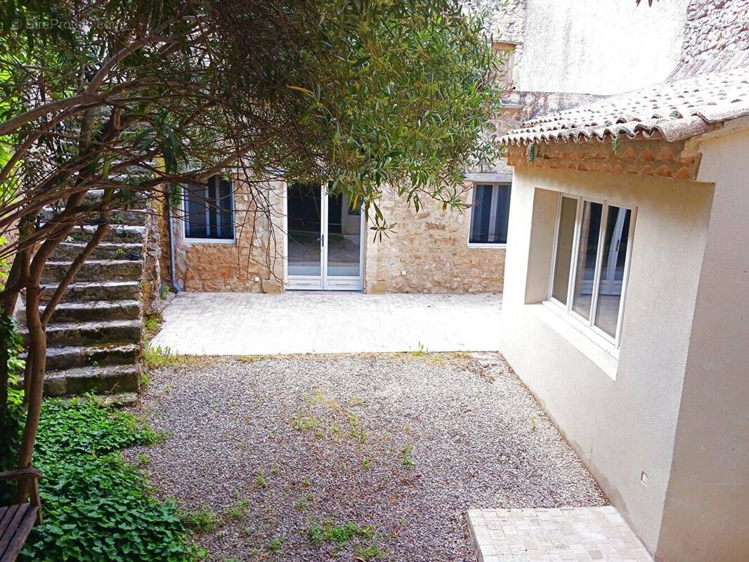 Maison à LA ROQUE-D'ANTHERON