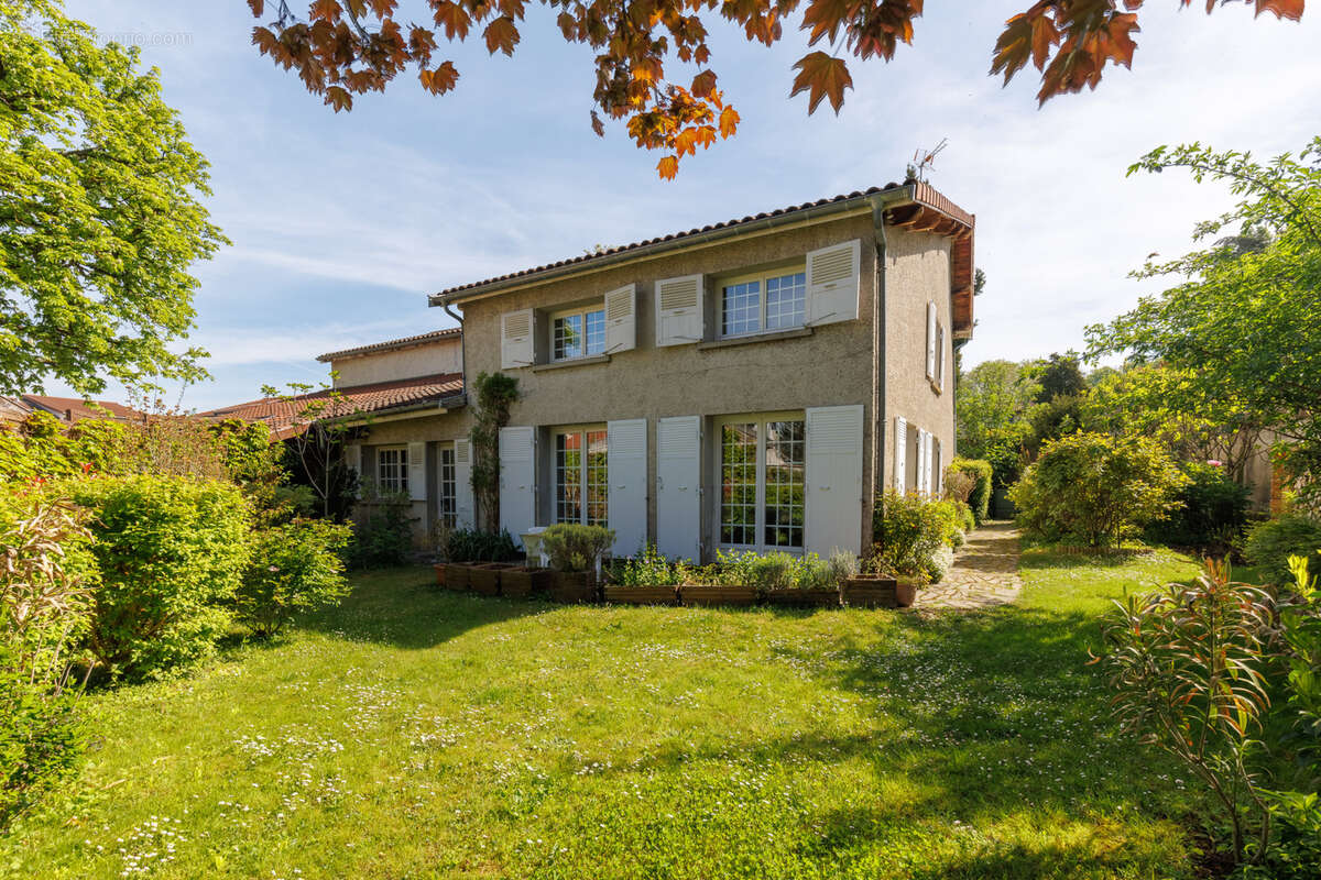 Maison à SAINT-PIERRE-DE-CHANDIEU
