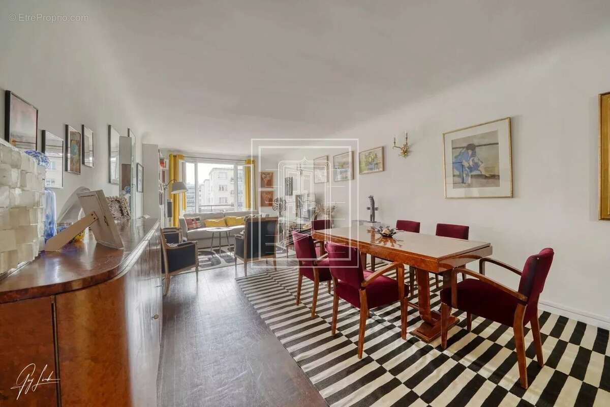 Appartement à PARIS-16E