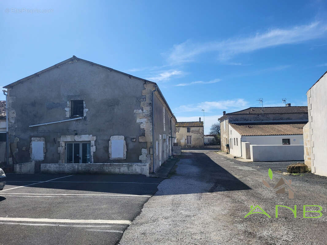 CHARENTE-MARITIME-NANCRAS-PLEIN-PIED-NORMESPMR-PARKING-TERRASSE - Appartement à NANCRAS
