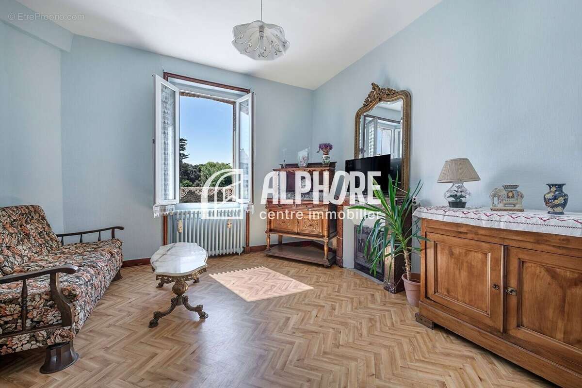 Exclusivité Alphore - Batz-sur-Mer - Maison 7 pièces ?-141 m² habitables - Terrain 375 m² - Sous-sol - Potentiel d'aménagement. - photo 2