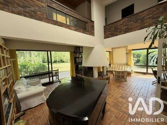 Maison 184 m² à Saint-Sauveur-Sur-Ecole  - photo 3