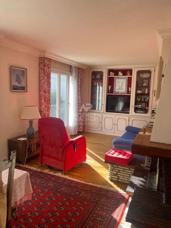 Maison à LE MESNIL-LE-ROI