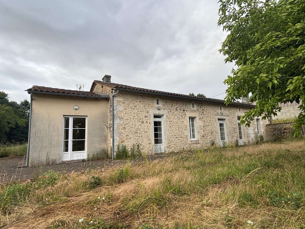 Maison à BROSSAC