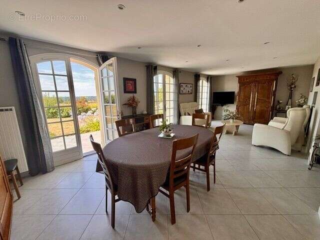 Maison 112 m² à Sainte-Suzanne-Sur-Vire  - photo 3