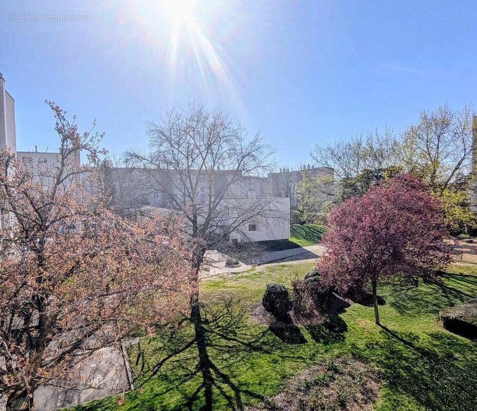 Appartement à LES CLAYES-SOUS-BOIS