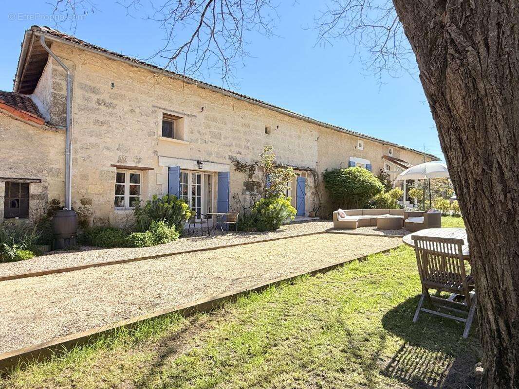 Maison à AUBETERRE-SUR-DRONNE
