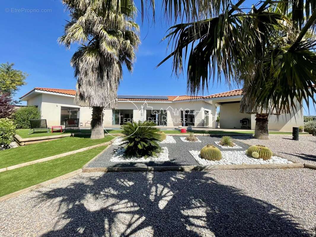 Maison à SAINTE-COLOMBE-DE-LA-COMMANDERIE