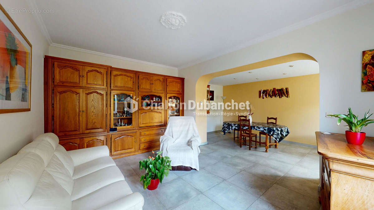 SAINT DENIS DE CABANNE (42) - Maison 6 pièces 175 m2 avec dépendances et terrain - photo 4