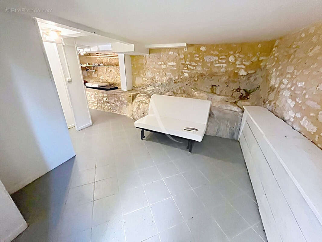 Jolie maison en pierre restaurée de 3 chambres avec vue - photo 8