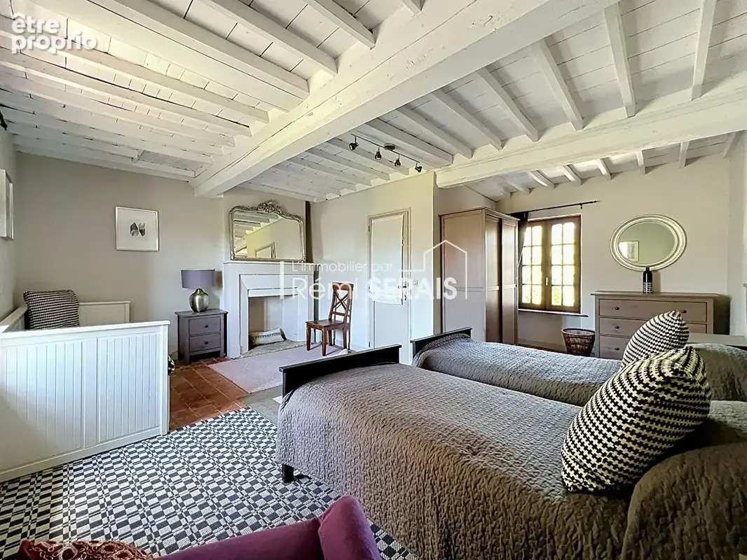 Maison en pierre de caractère avec dépendances et terrain clos proche de FALAISE - photo 6