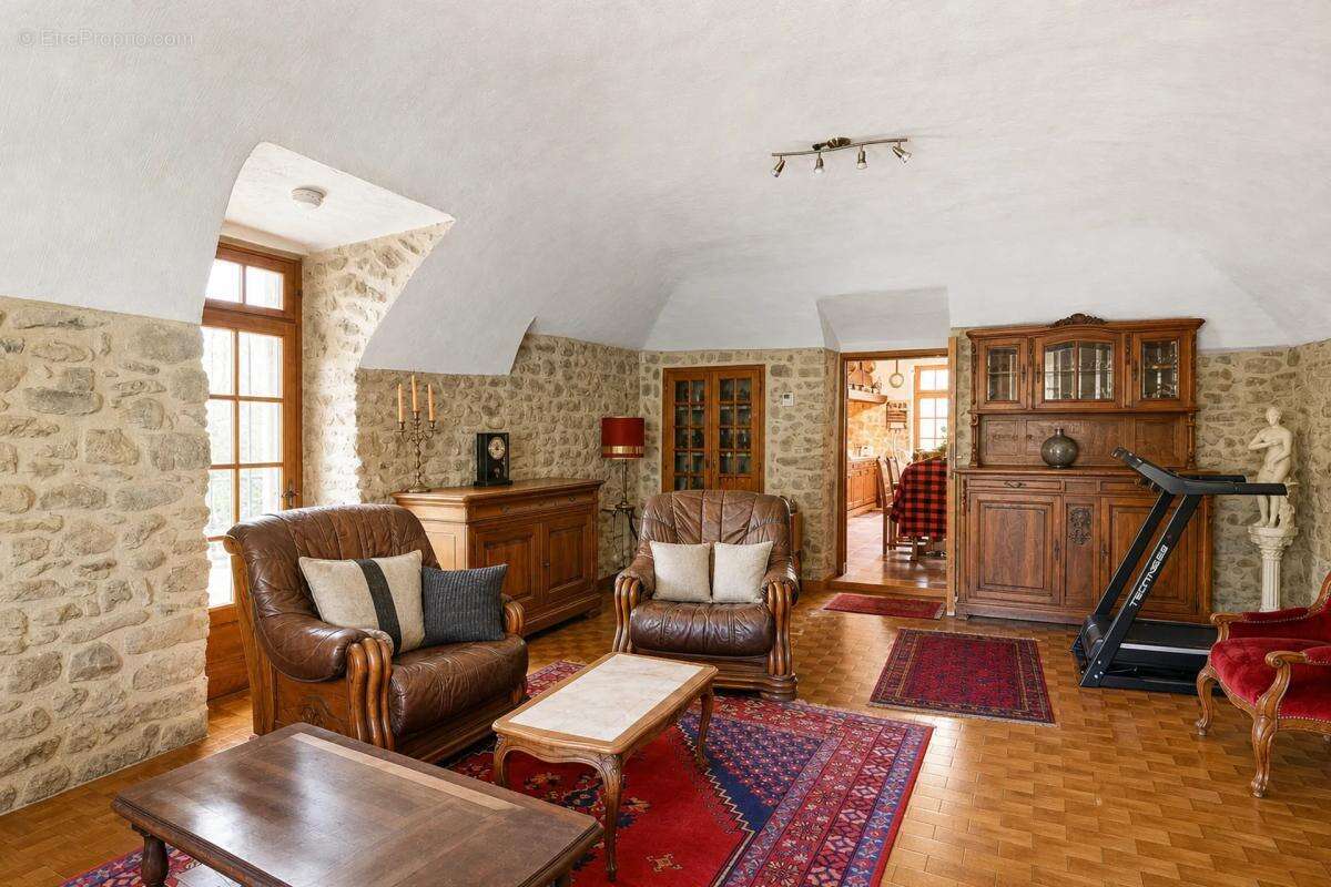 Maison de 10 pièces de 197 m² à Saint-Florent-sur-Auzonnet - photo 3