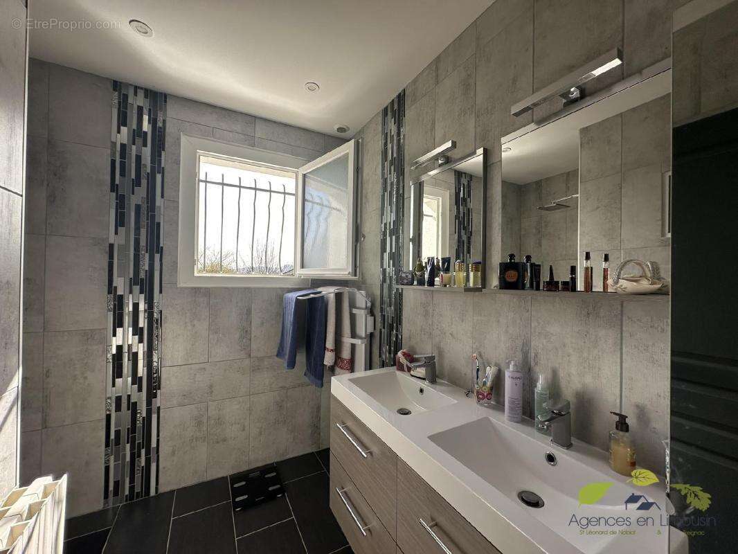 Maison à SAINT-LEONARD-DE-NOBLAT