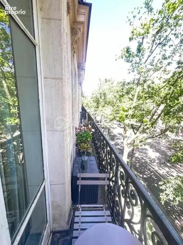 COUP DE CŒUR - Très joli 3 pièces avec balcon dans un immeuble Haussmannien - BOULEVARD MAGENTA - photo 11