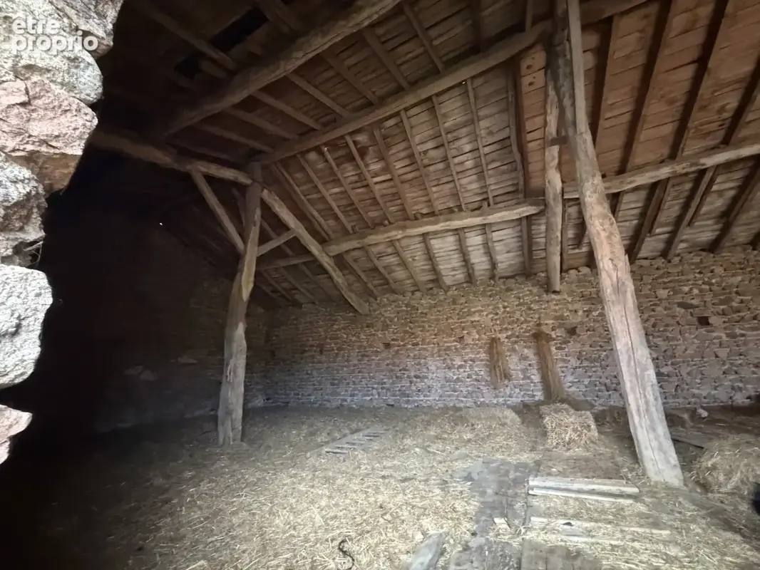 Corps de ferme en pierres renove avec dependances sur 8000 m2 de terrain - photo 13
