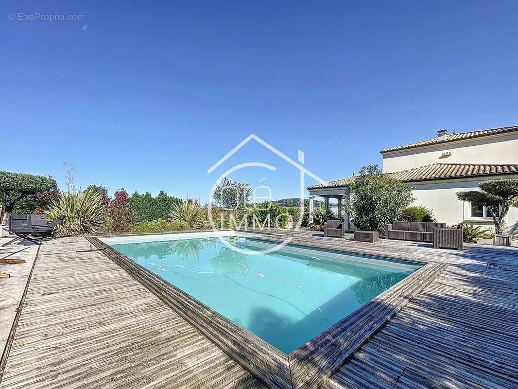 Maison à SAINT-MAGNE-DE-CASTILLON