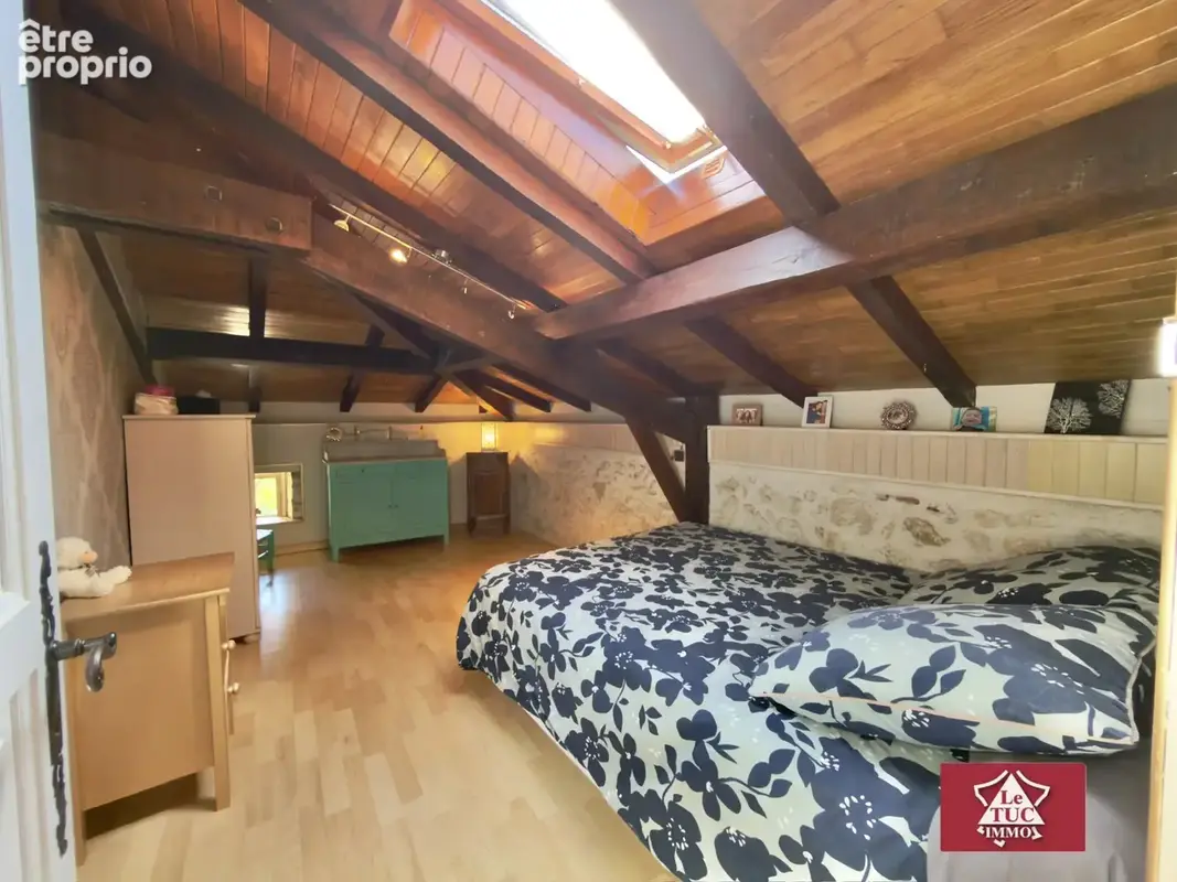 Maison en pierre avec garage, piscine et jardin. - photo 19