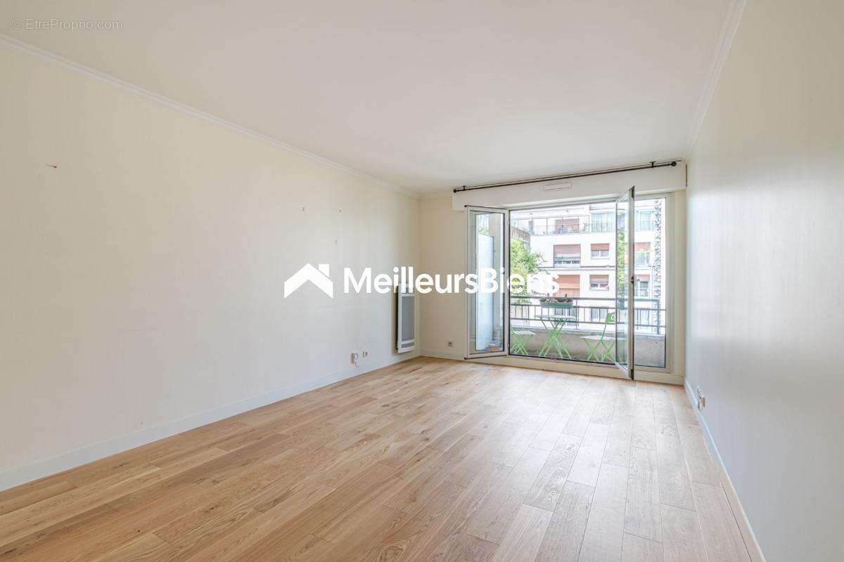 Appartement à PARIS-10E