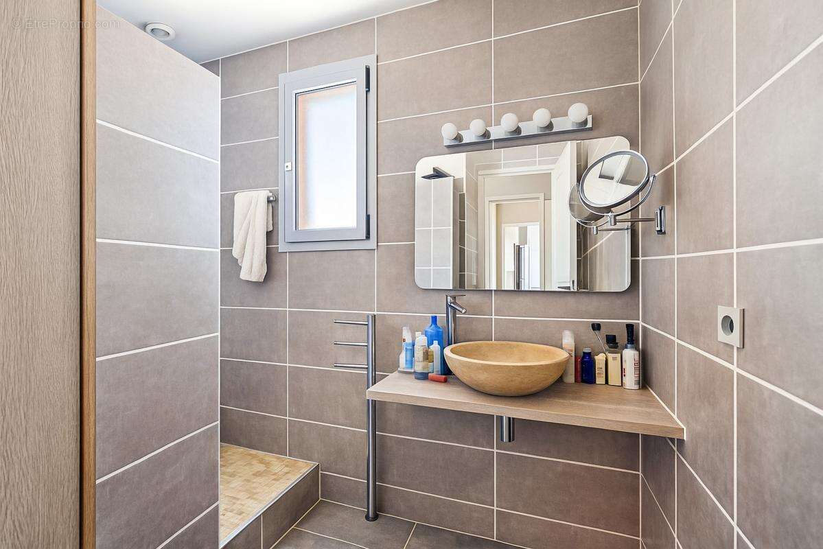 Appartement à GUILHERAND-GRANGES