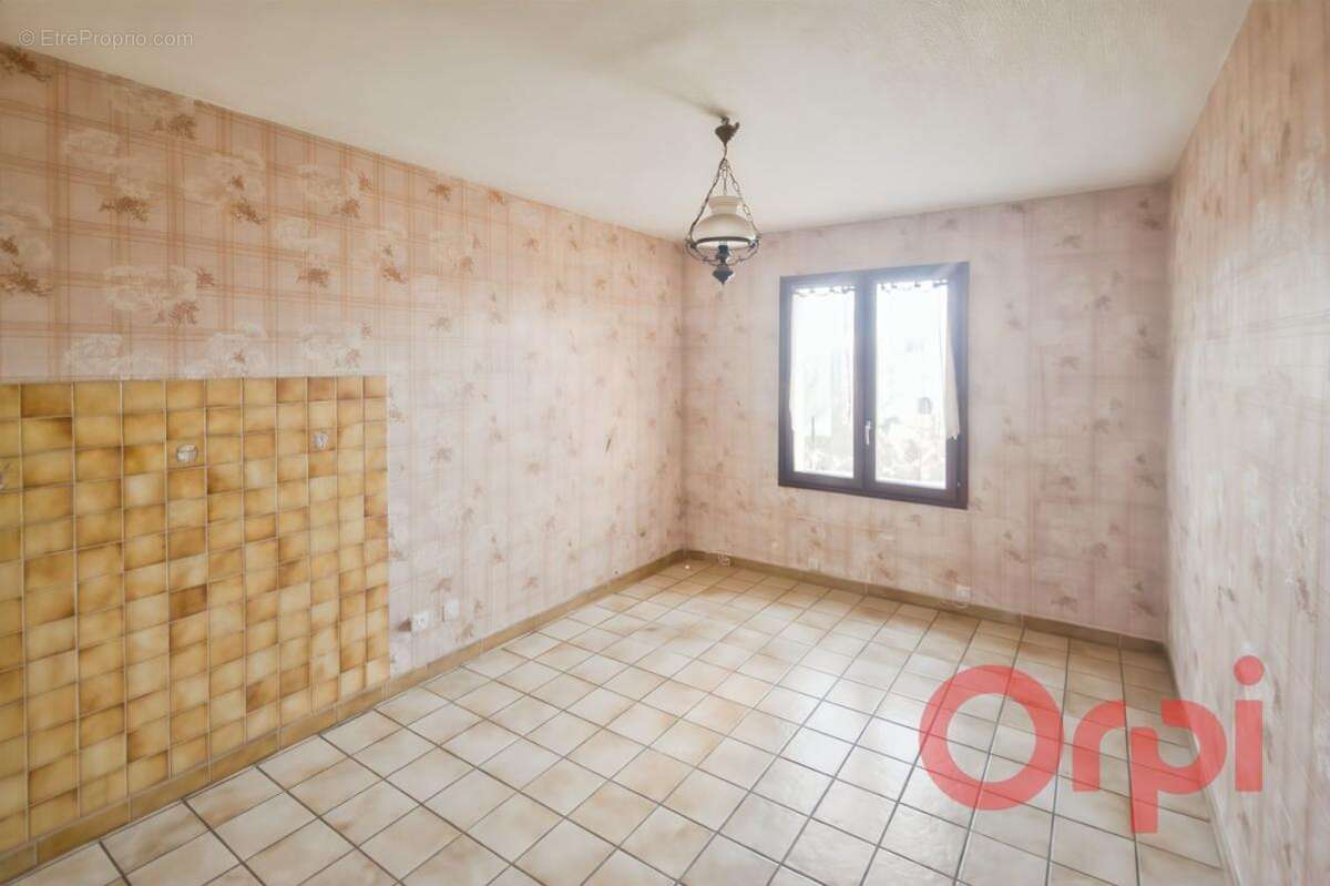 Maison à LA GUERCHE-SUR-L'AUBOIS