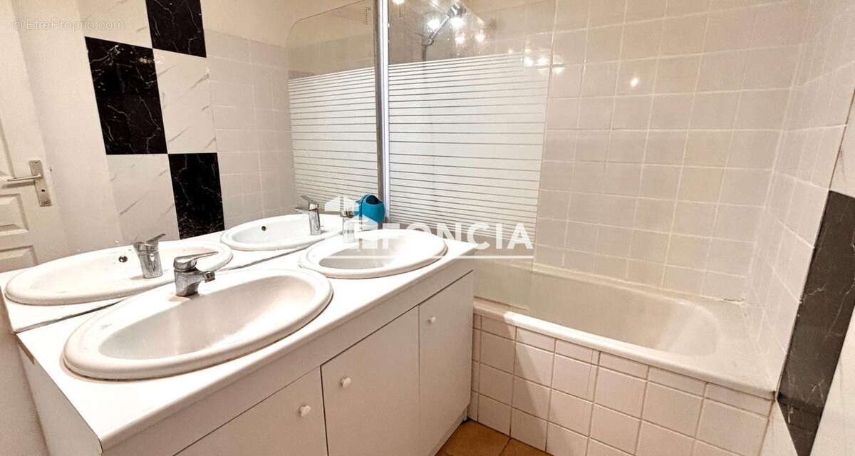 Appartement à MARSEILLE-2E