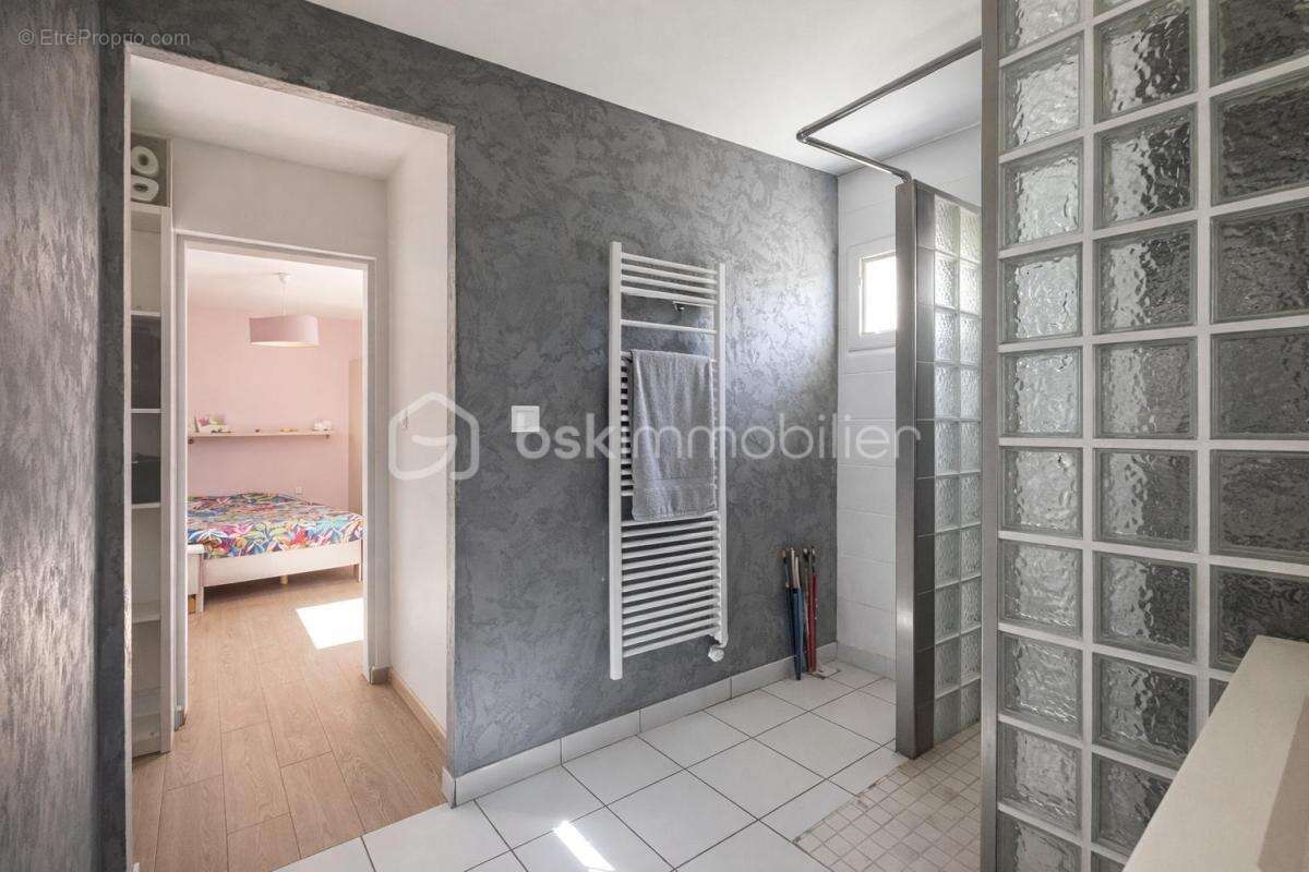 Exclusivité – villa d’architecte de plain-pied – 210 m² – un art de vivre entre lumière, volumes & élégance - photo 14