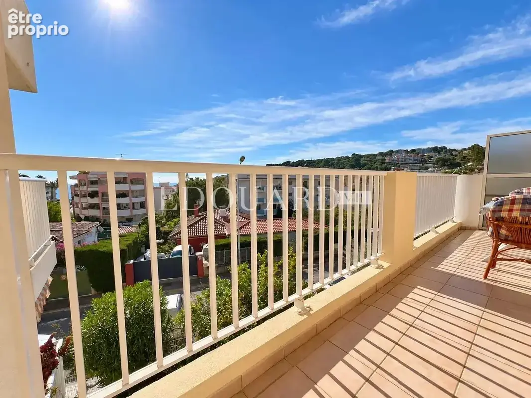 En exclusivité deux pièces en dernier étage avec spacieuse terrasse, cave et parking, à quelques pas des plages - photo 15