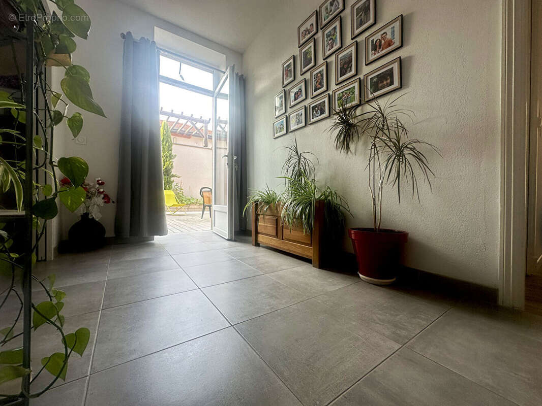 À vendre Maison/Appartement T5 entièrement rénové proche gare avec terrasse - photo 6