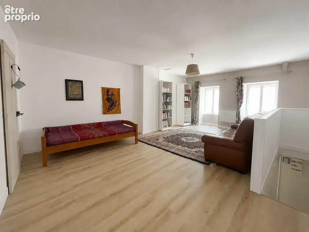 Maison 76 m² à Pontaumur  - photo 1