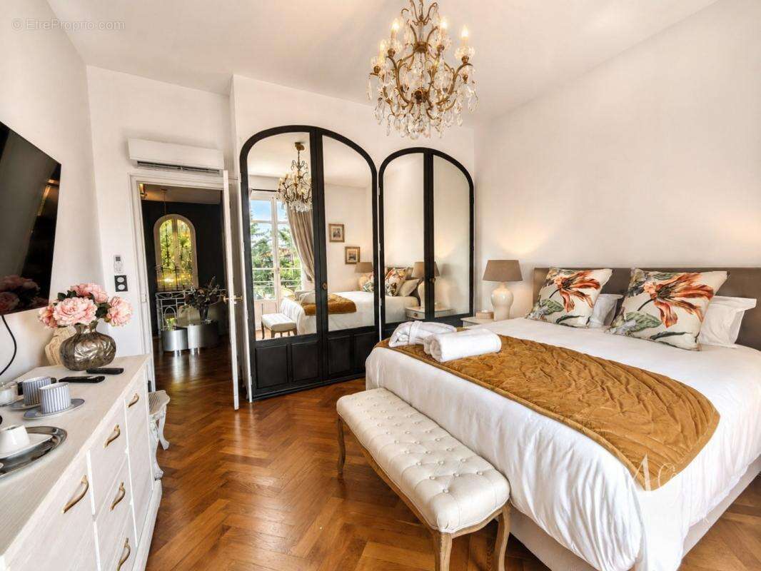 Maison 280 m² à Le Cannet  - photo 7