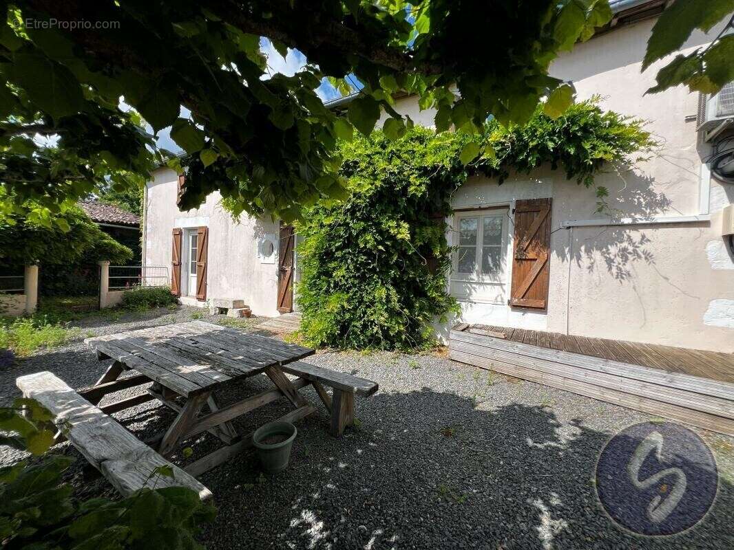 Maison à EXIREUIL
