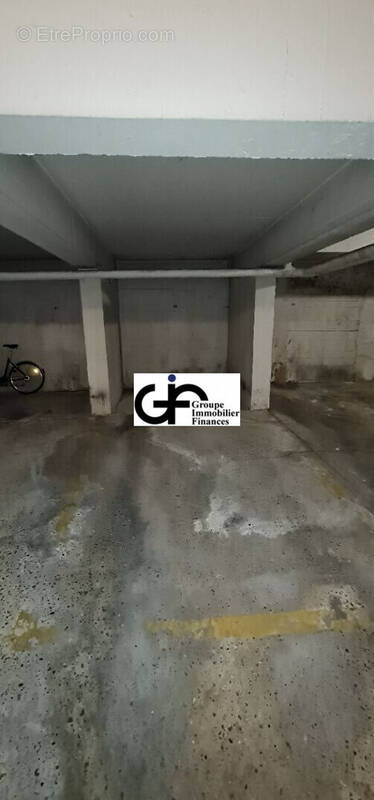 Parking à PARIS-16E