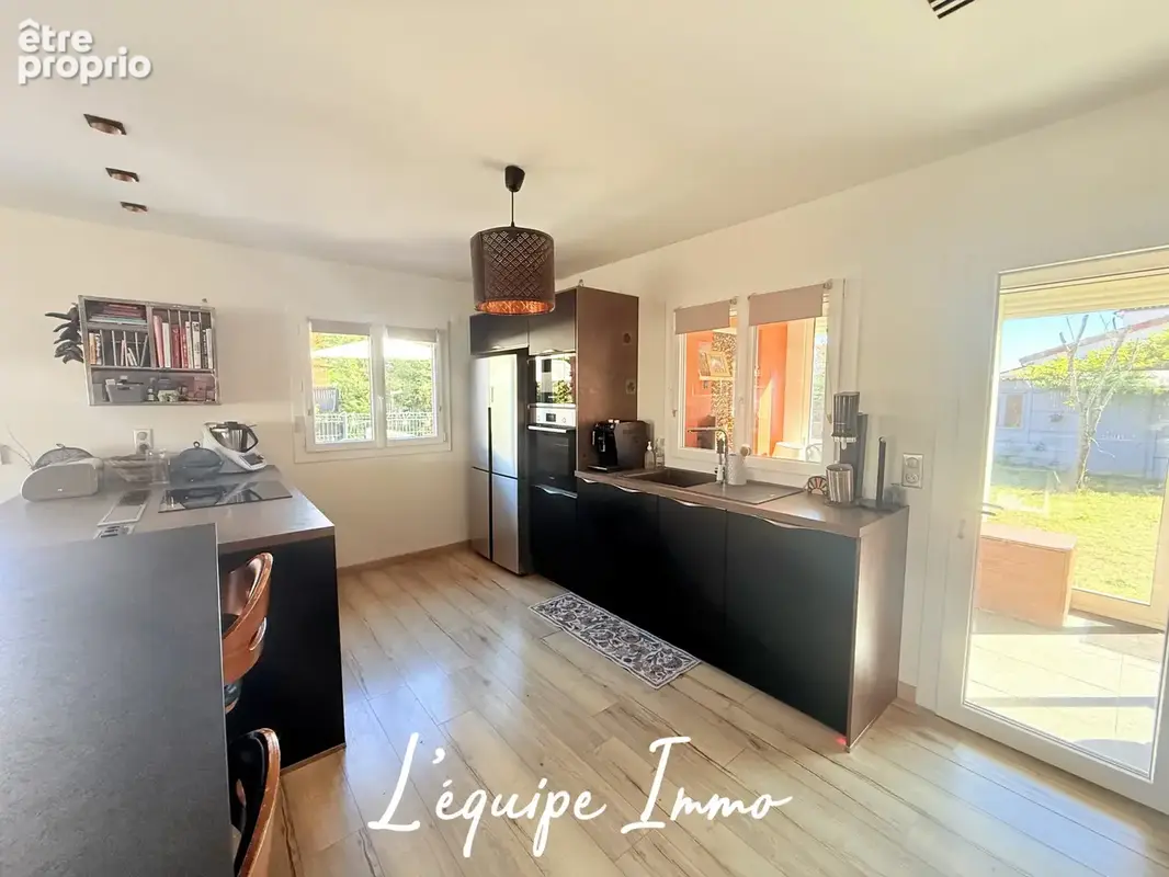 Coup de Coeur! Maison T5 plain-pied de 145 m2 avec Garage et piscine - - photo 8