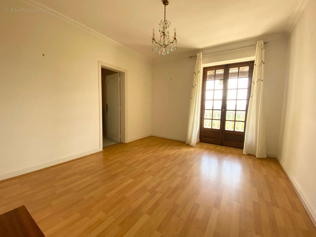 Maison à SAINT-PANTALEON-DE-LARCHE