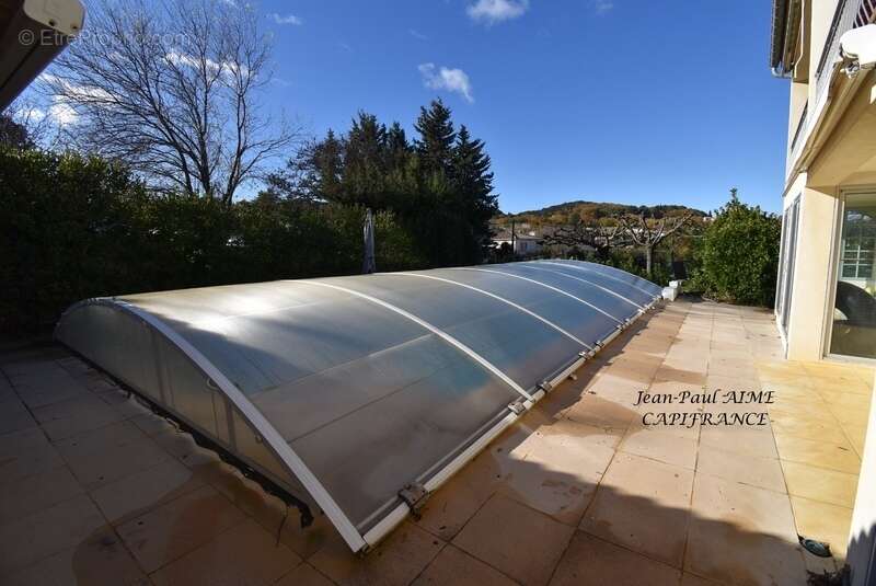 Maison à SAINT-JULIEN-DE-PEYROLAS