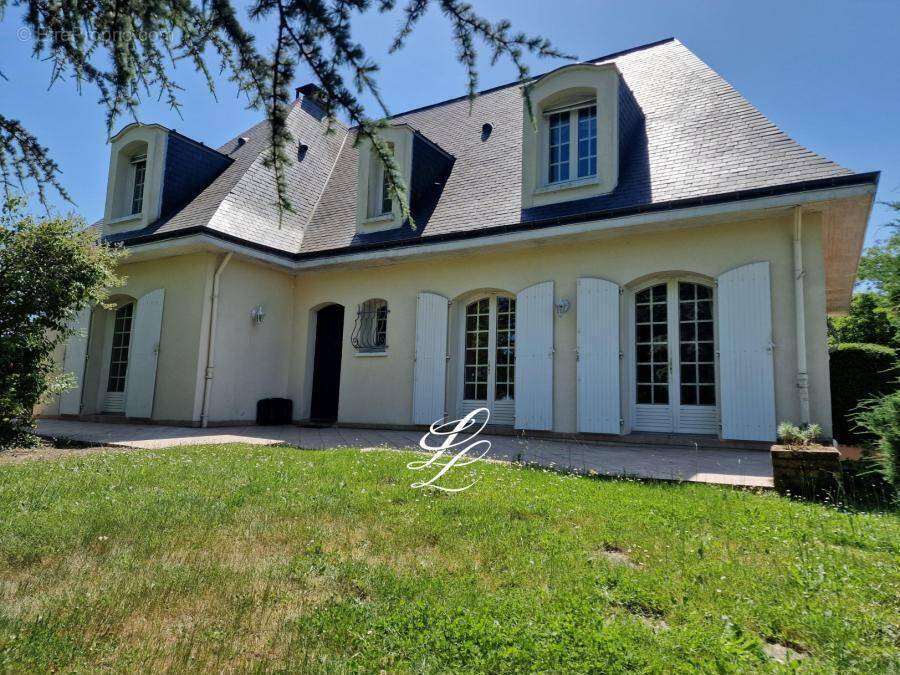 Maison à YVRE-L'EVEQUE