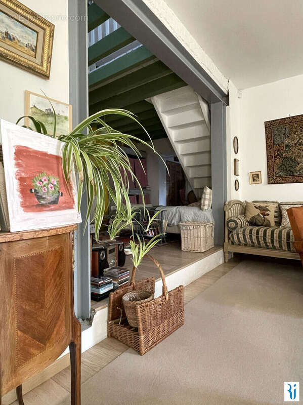 Maison à MONT-SAINT-AIGNAN