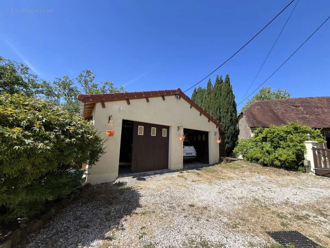 Maison familiale impeccable avec piscine et grand jardin - photo 16