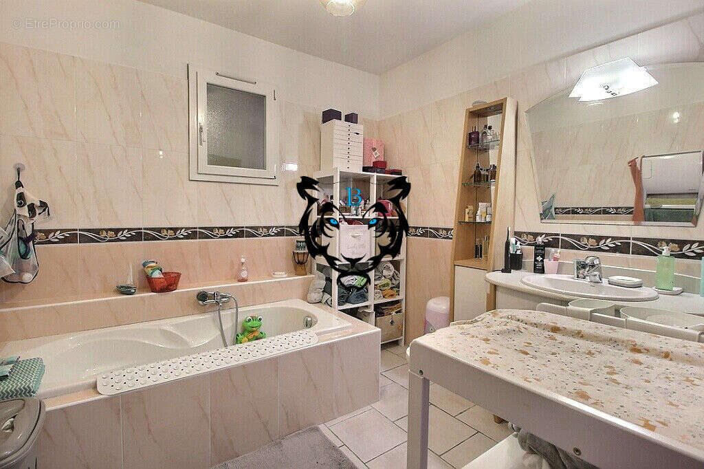 Maison à LE MUY
