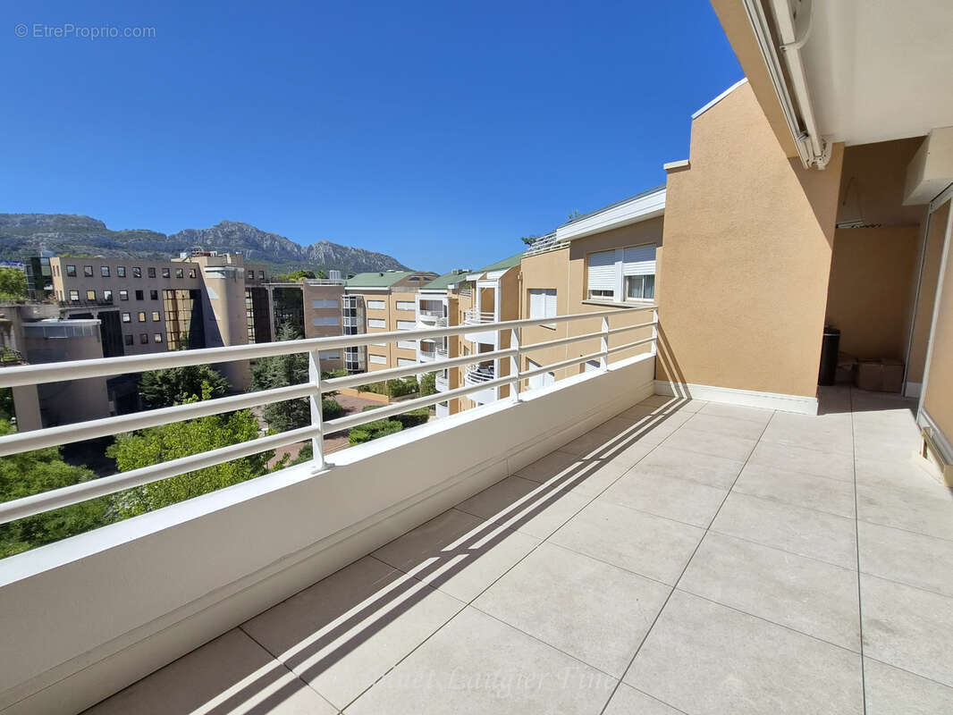 Appartement de Type 3 ** Dernier étage ** Terrasse vue dégagée - photo 3