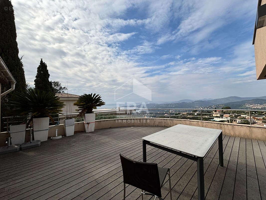 Maison Roquebrune Sur Argens 7 pièce(s) 225 m2 - photo 3