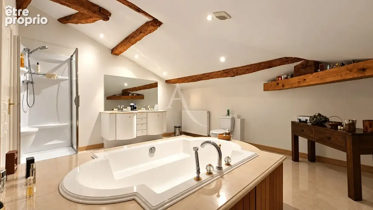 Montjoire, maison de caractère type 6 avec piscine et dépendances. - photo 8
