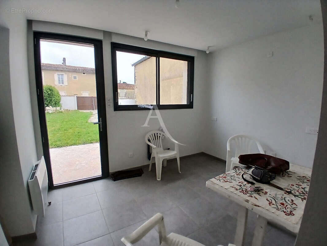 Maison Saint Hilaire De Villefranche 8 pièce(s) 190.34 m2 Description du bien - photo 4