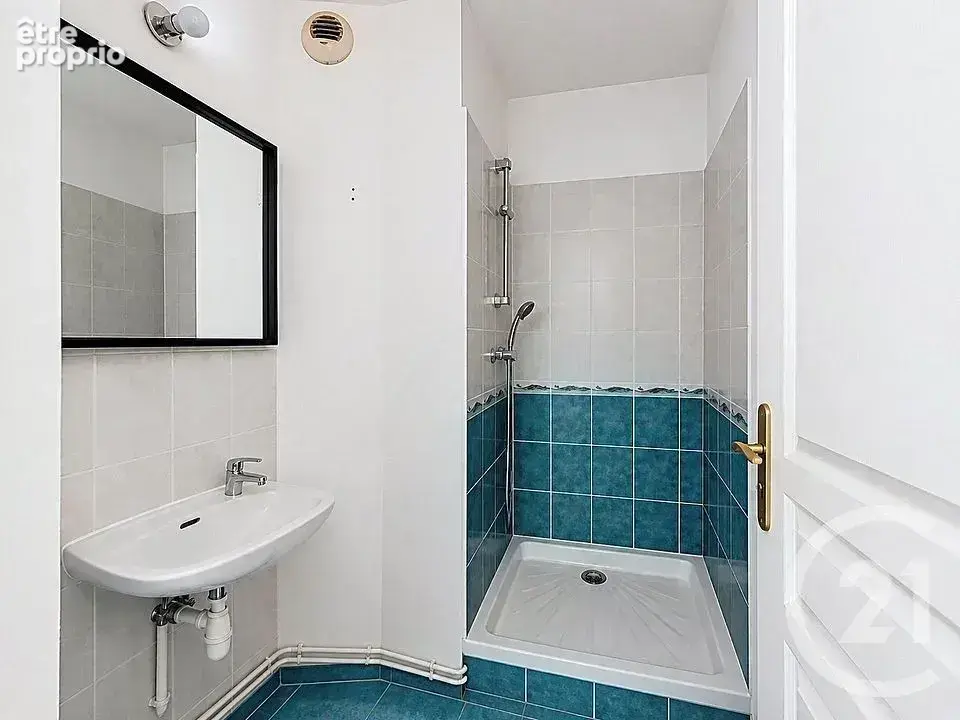 Appartement 65 m² à Combs-La-Ville  - photo 8